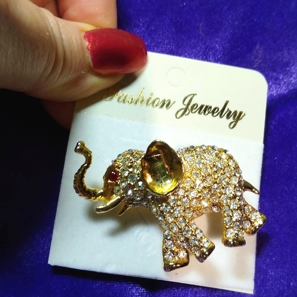 Trunk-up Crystal Elephant Brooch - Picture 3 of 9